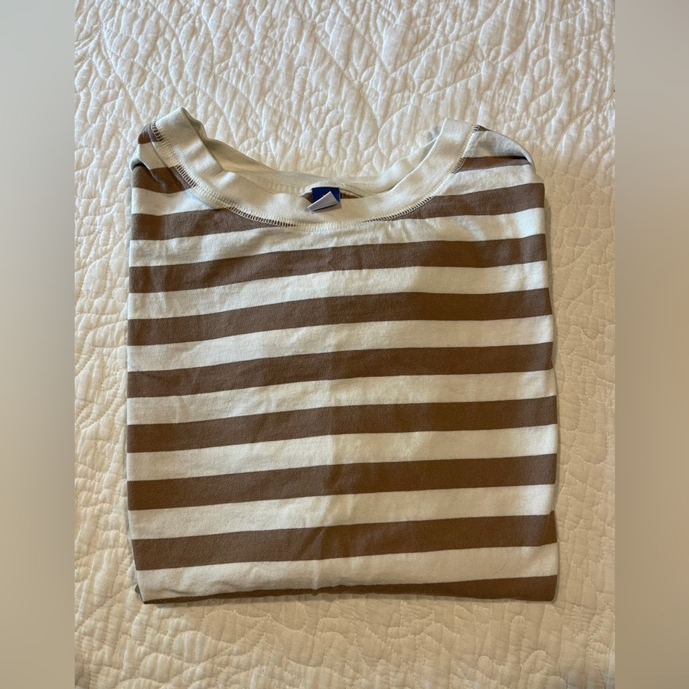 old navy top.